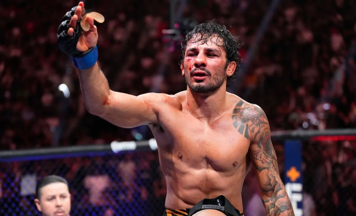 Alexandre Pantoja após defesa de título no UFC. Foto: Jeff Bottari/Zuffa LLC via Getty Images