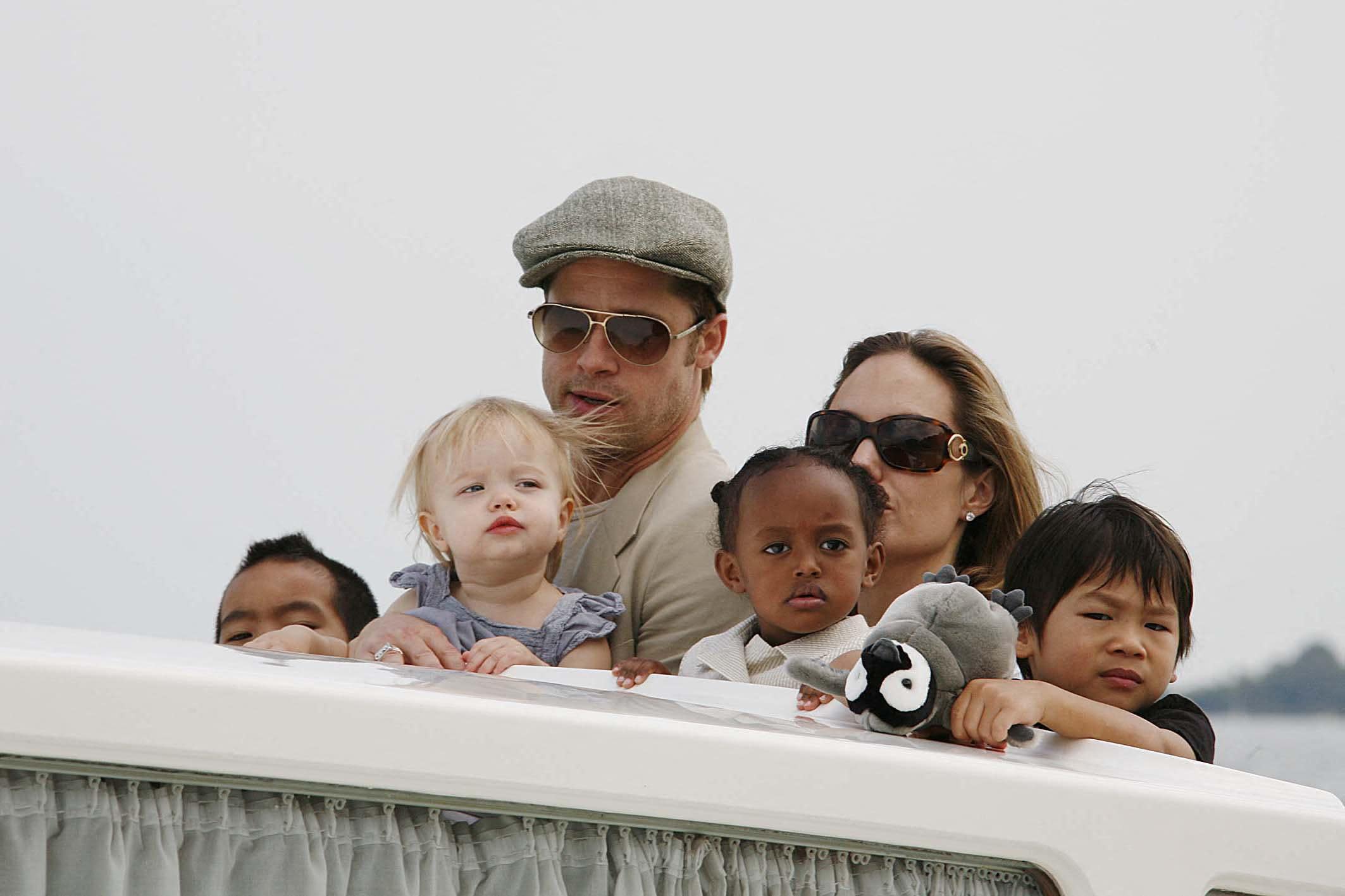 Brad Pitty e Angelina Jolie com os filhos