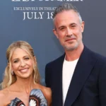 Sarah Michelle e Freddie Prinze Jr. atores do live-action de Scooby-Doo. Foto: Matt Baron/BEI/Shutterstock