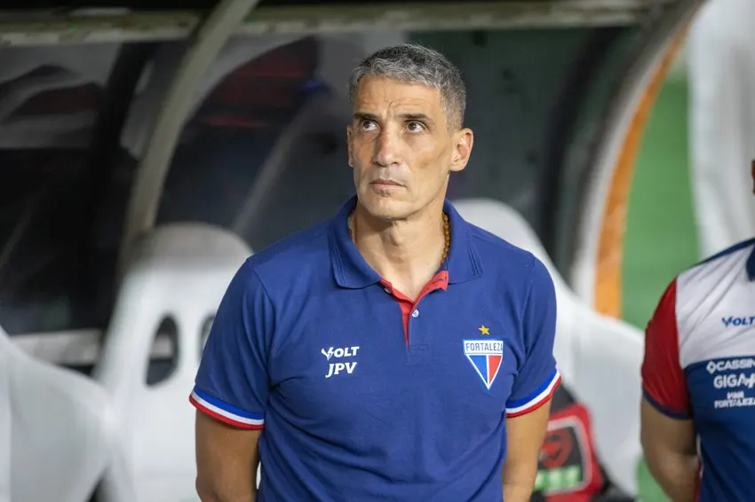 Vojvoda, agora, ex-técnico do Fortaleza. Foto: Baggio Rodrigues/AGIF