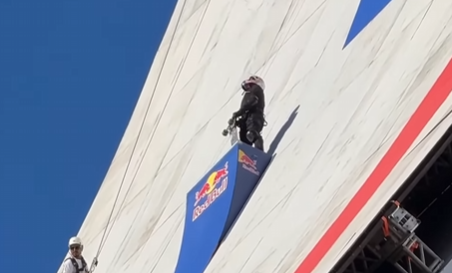 Sandro Dias em preparação para descida em Porto Alegre. Foto: Redes Sociais / Instagram @redbullbr