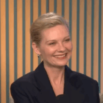 Kirsten Dunst durante entrevista ao The Real Supes. Foto: Reproducao / Instagram @THEREALSUPES