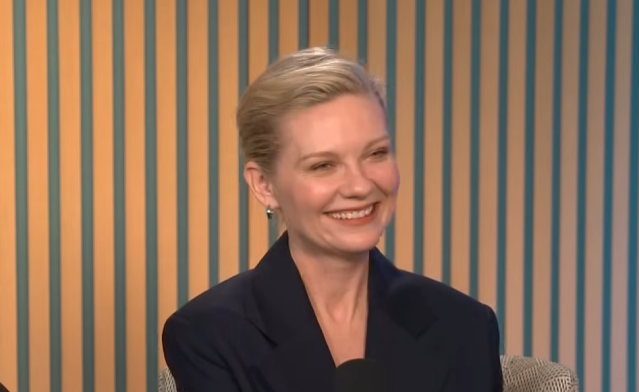 Kirsten Dunst durante entrevista ao The Real Supes. Foto: Reproducao / Instagram @THEREALSUPES